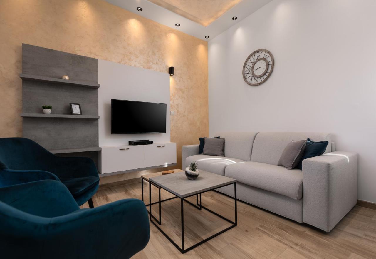 Bonintro Lux Apartment โกตอร์ ภายนอก รูปภาพ