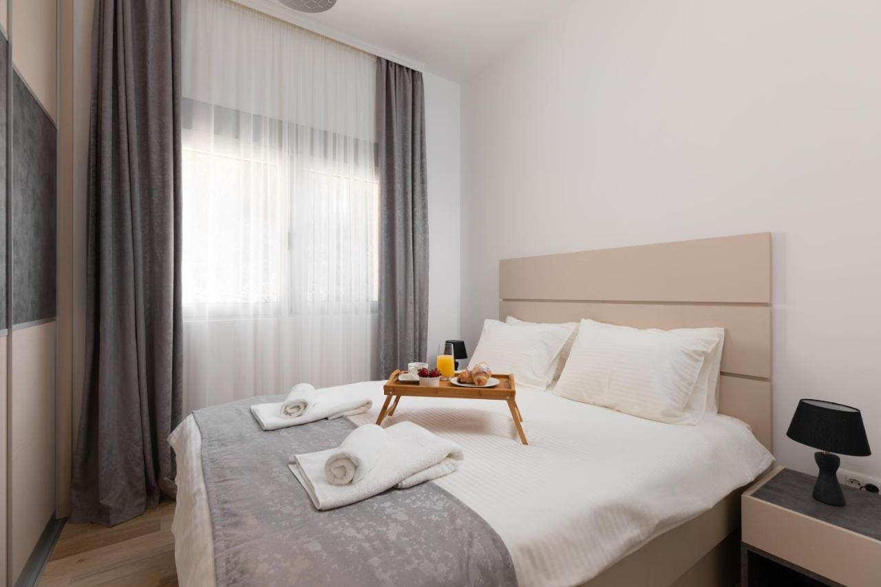 Bonintro Lux Apartment โกตอร์ ภายนอก รูปภาพ