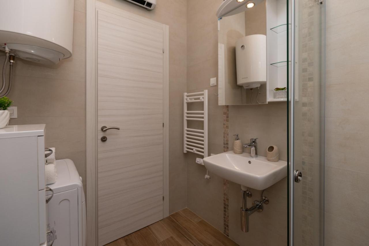 Bonintro Lux Apartment โกตอร์ ภายนอก รูปภาพ