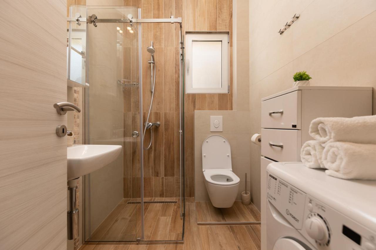 Bonintro Lux Apartment โกตอร์ ภายนอก รูปภาพ
