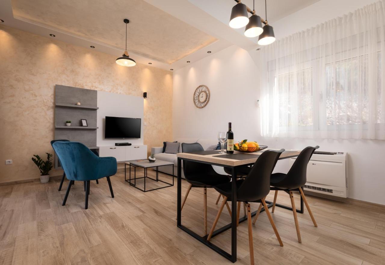 Bonintro Lux Apartment โกตอร์ ภายนอก รูปภาพ