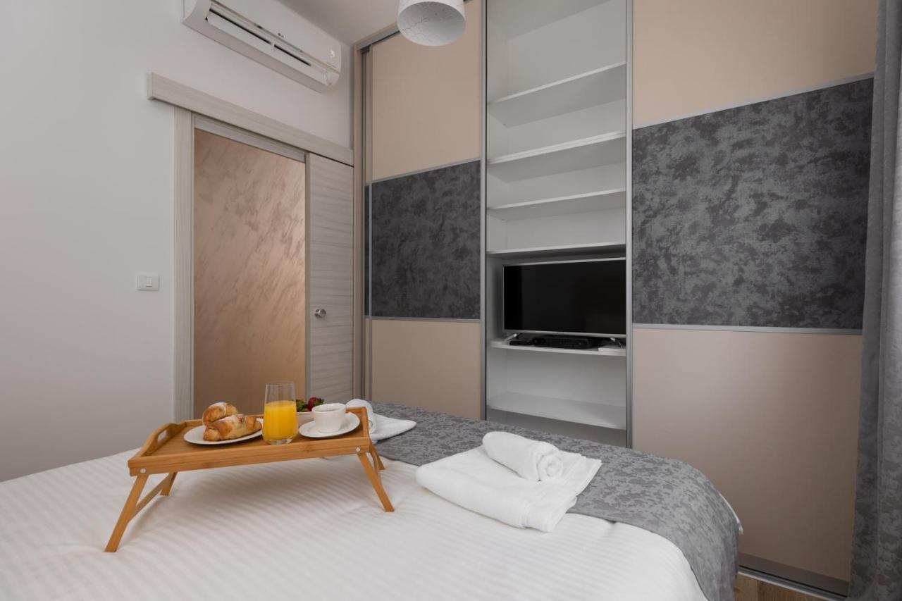 Bonintro Lux Apartment โกตอร์ ภายนอก รูปภาพ
